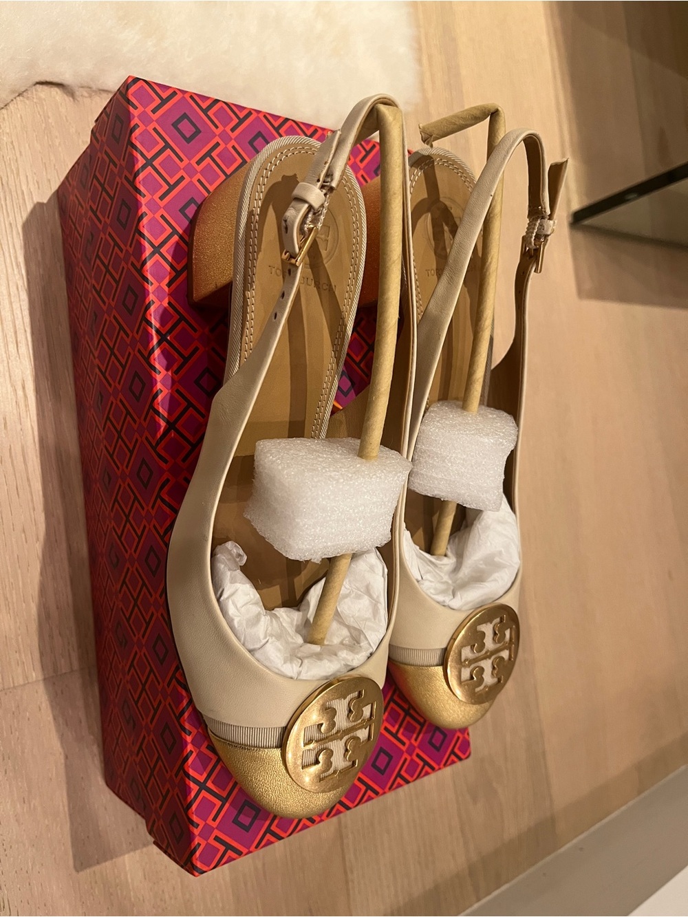 Tory Burch Gold tone Slingback Heal - Picture 5 of 5